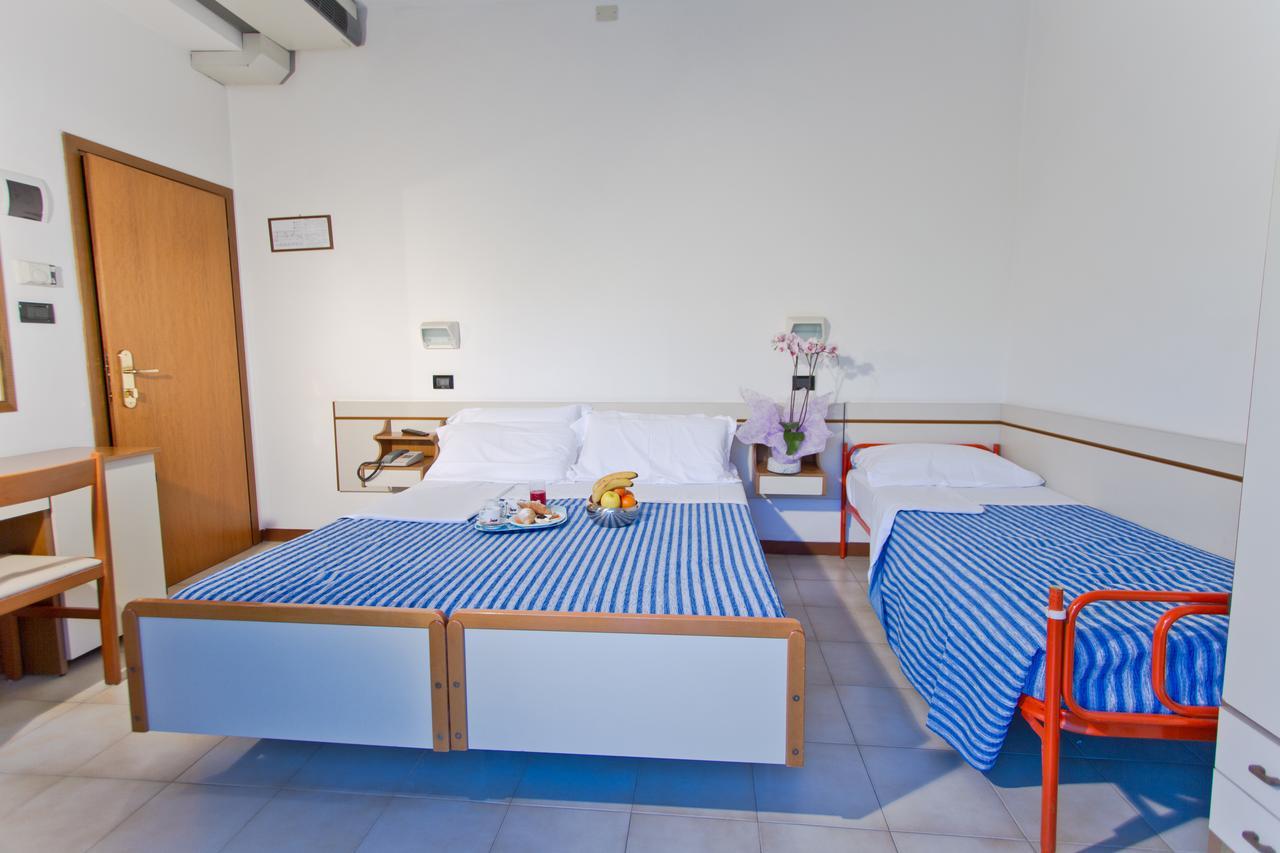 Hotel Montecarlo Rimini Dış mekan fotoğraf