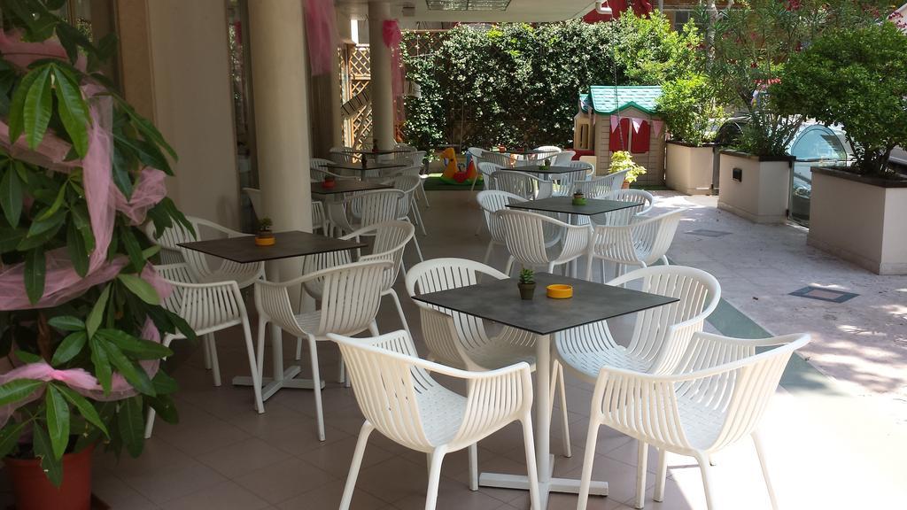 Hotel Montecarlo Rimini Dış mekan fotoğraf